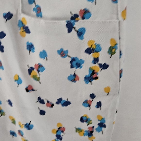 Kate & Mallory White Floral Cropped Pants - Picture 2 of 3